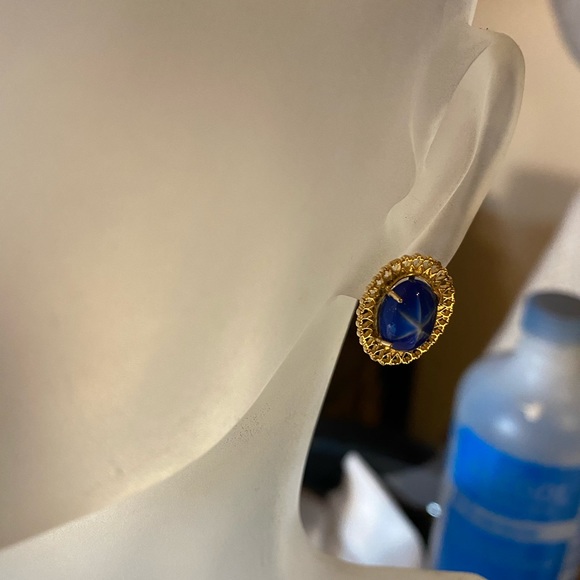 10k gold earring with synthetic star sapphire . - Picture 2 of 3